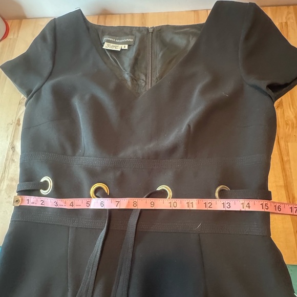 Donna Morgano Black V-Neck Sheath Dress Size 8 Gold Grommet Waist Tie - Picture 10 of 12